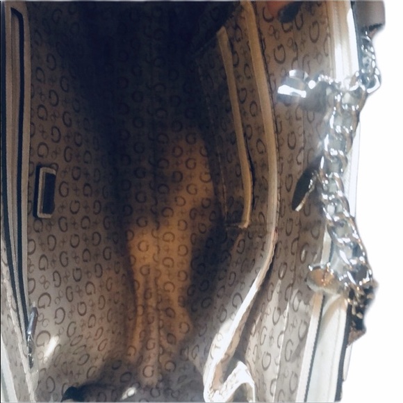 SOLD!!!!Guess White Purse Brand New Without Tags - Picture 4 of 4